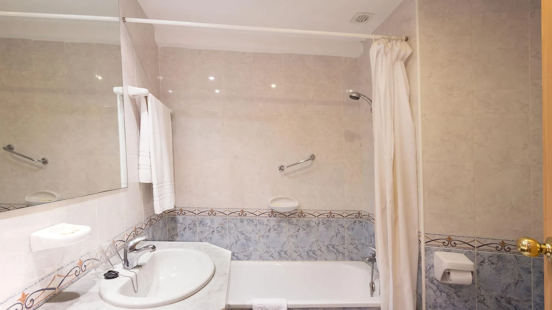 Medplaya Hotel Alba Beach Benalmadena Spain